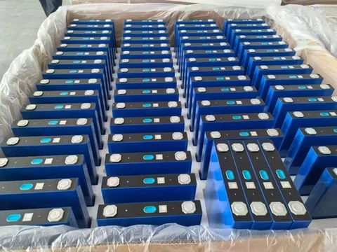 Cé Mhéad Cealla LiFePO4 atá ag Teastáil Le Ceallraí 48V?